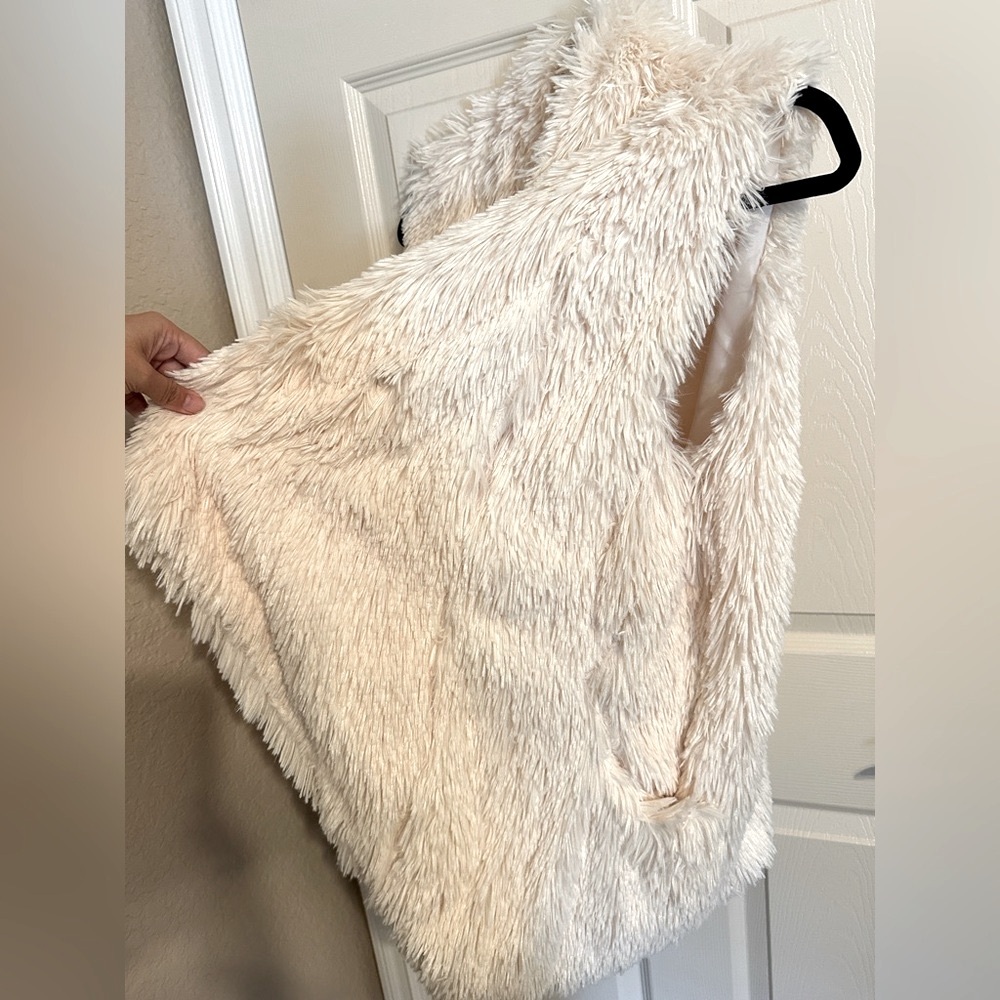 Democracy Sleeveless Draped Faux Fur Open Front Shaggy Waterfall Vest, Cream, M - Picture 8 of 8